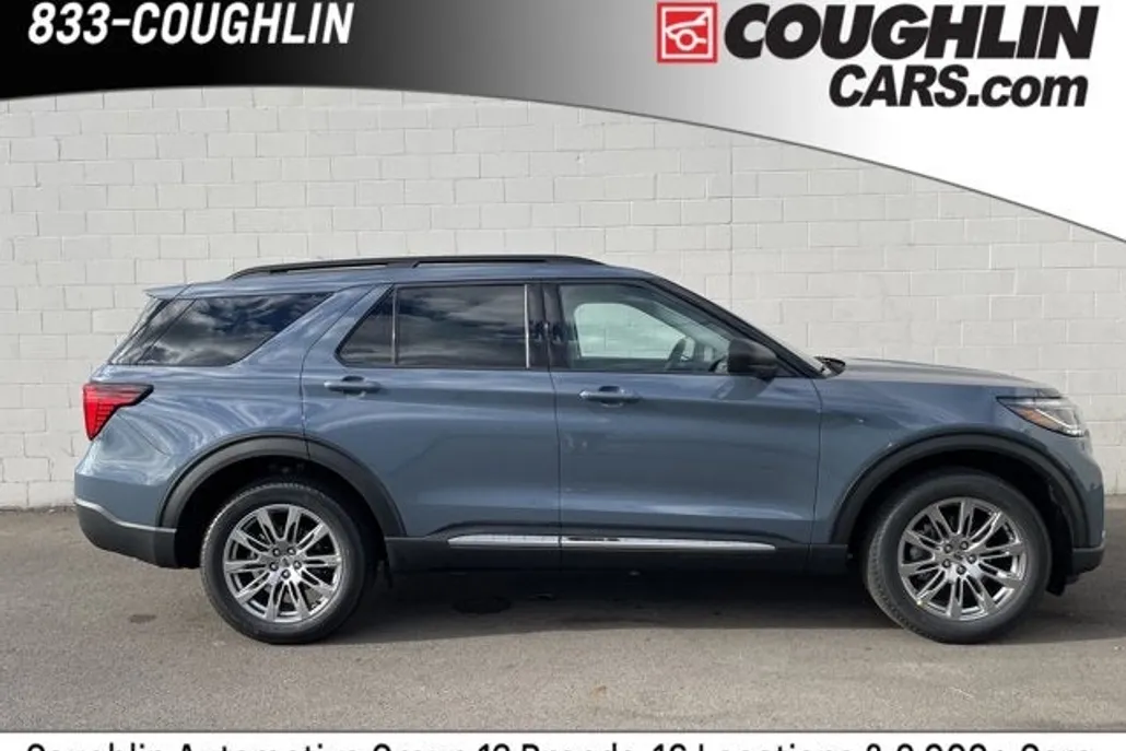 2025 Ford Explorer photo 1