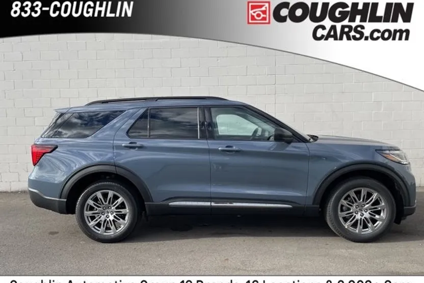 2025 Ford Explorer photo 1