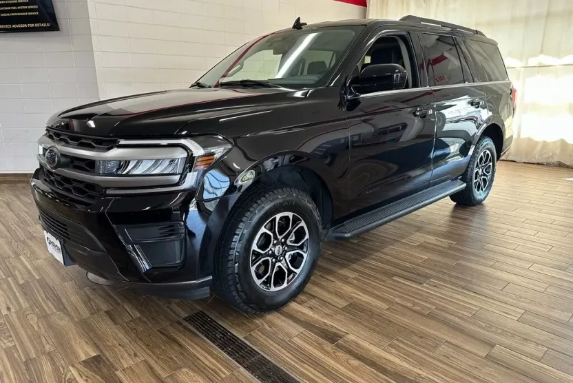 2024 Ford Expedition XLT photo 1