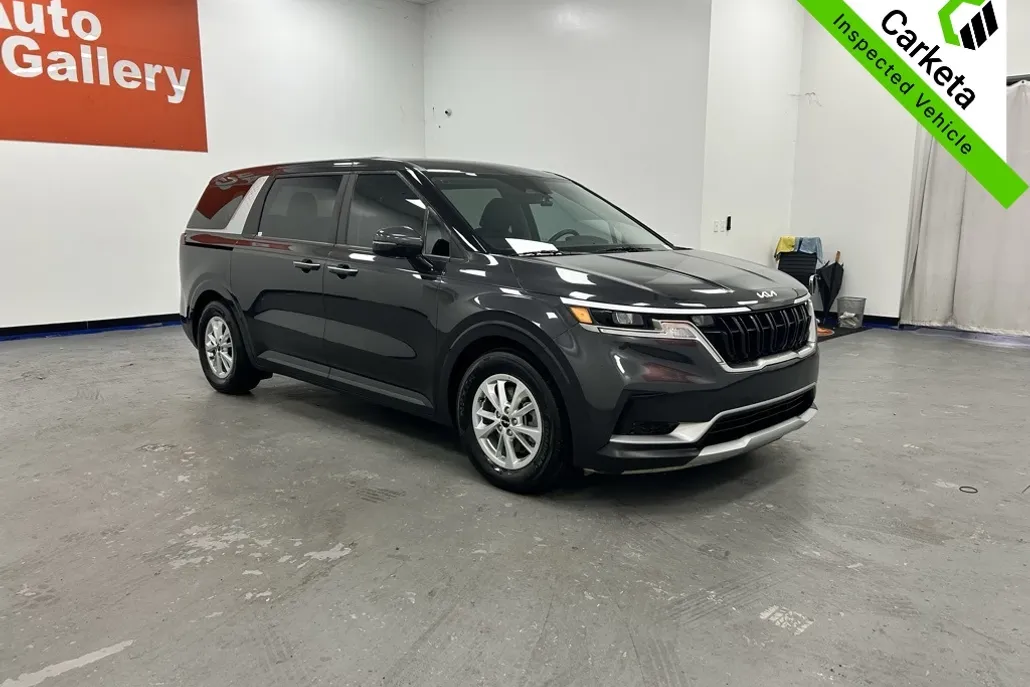 2024 Kia Carnival LX photo 1
