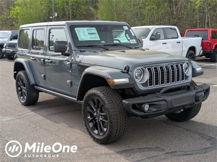 2025 Jeep Wrangler 4xe Sahara photo 1