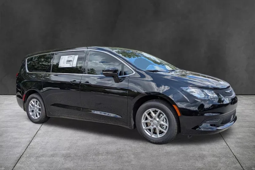 2026 Chrysler Voyager LX photo 1
