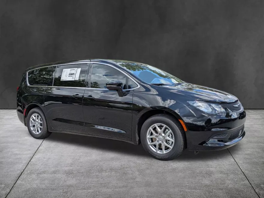 2026 Chrysler Voyager LX photo 1