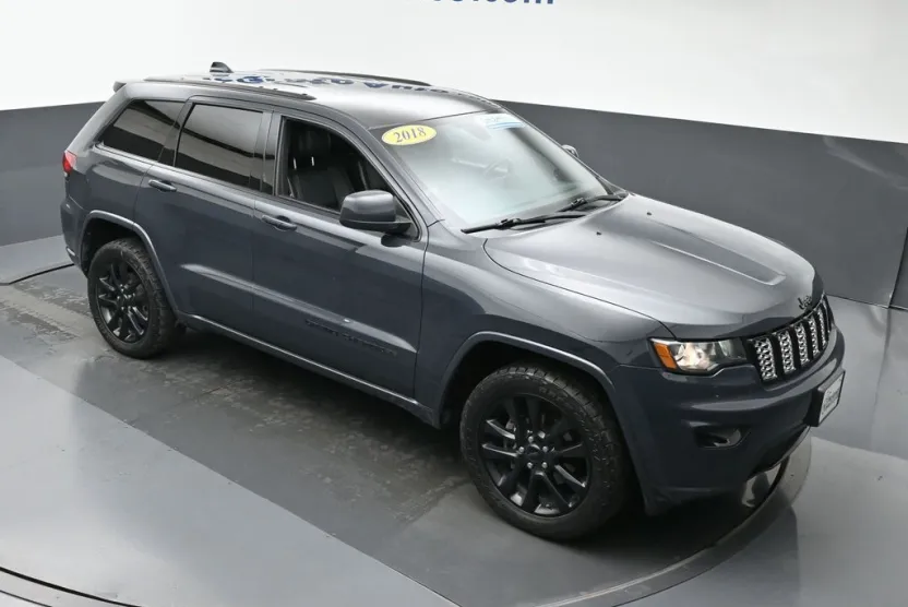 2018 Jeep Grand Cherokee Altitude photo 1