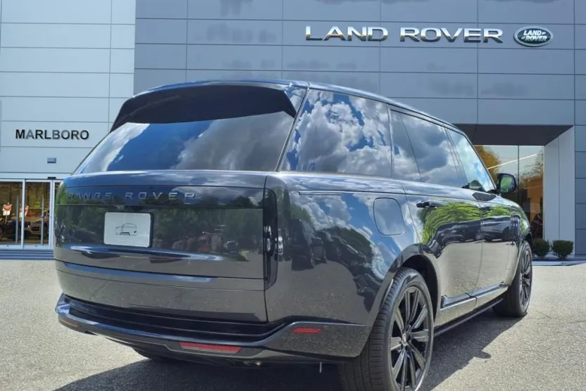 2025 Land Rover Range Rover SE photo 1