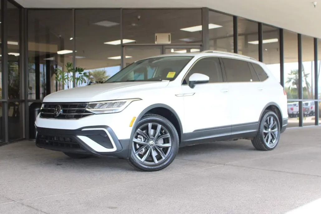2022 Volkswagen Tiguan SE photo 1
