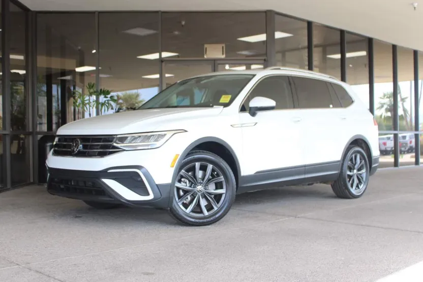 2022 Volkswagen Tiguan SE photo 1