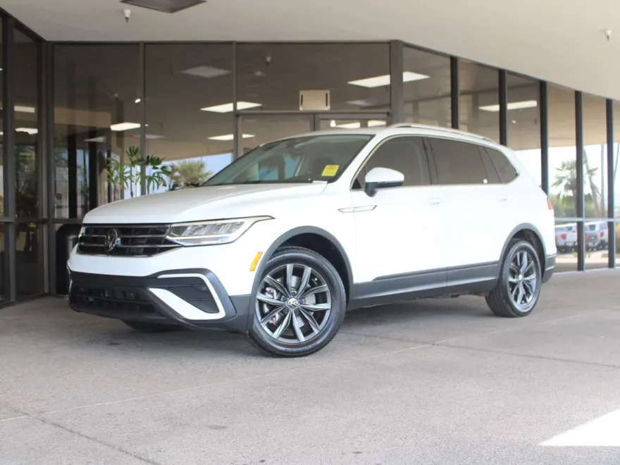 2022 Volkswagen Tiguan SE photo 1