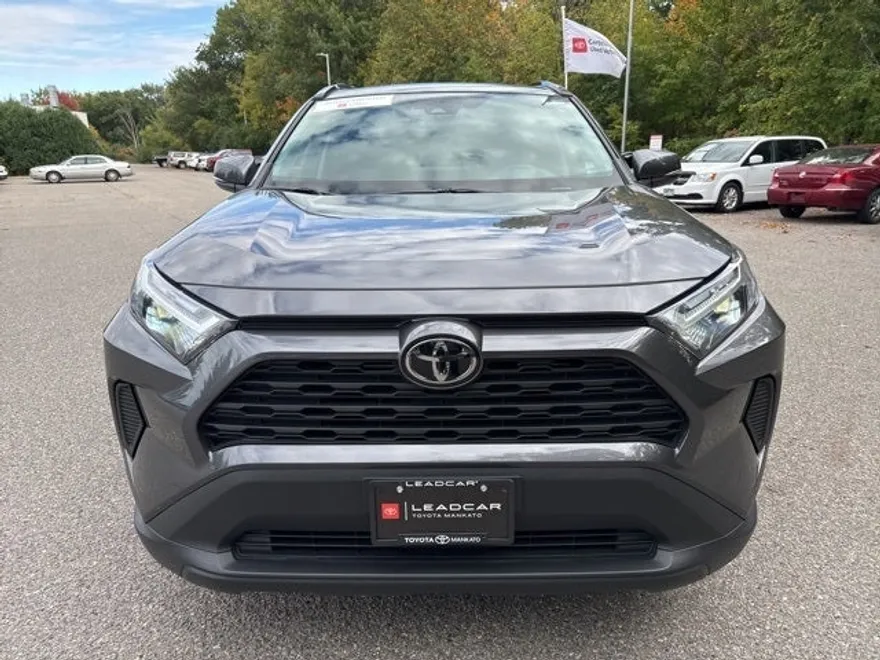 2022 Toyota RAV4 XLE photo 1