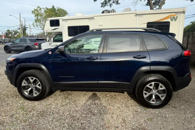 2015 Jeep Cherokee Trailhawk photo 1