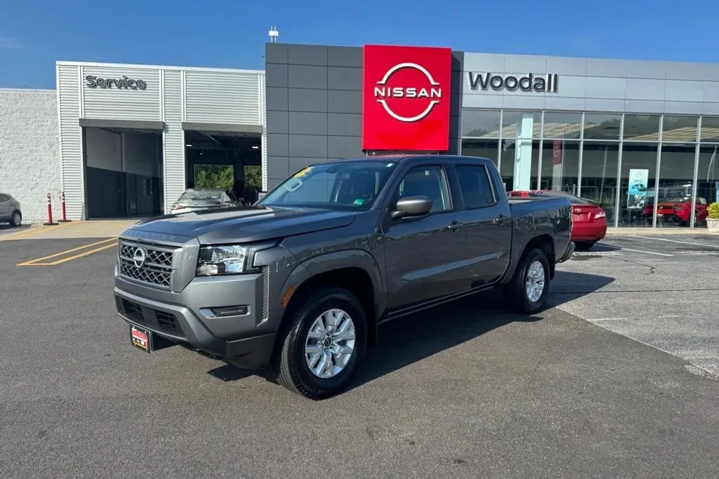 2022 Nissan Frontier SV Crew Cab photo 1