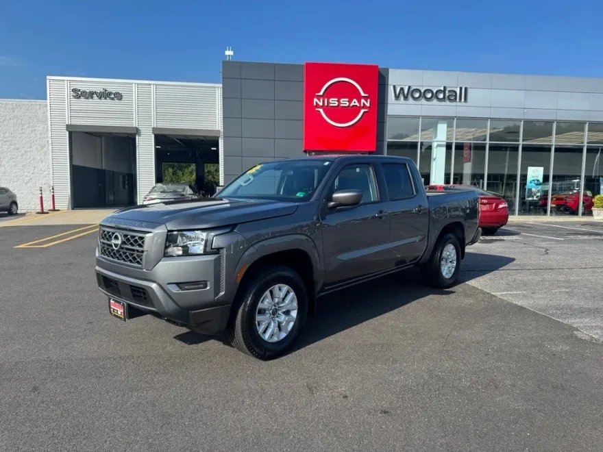 2022 Nissan Frontier SV Crew Cab photo 1