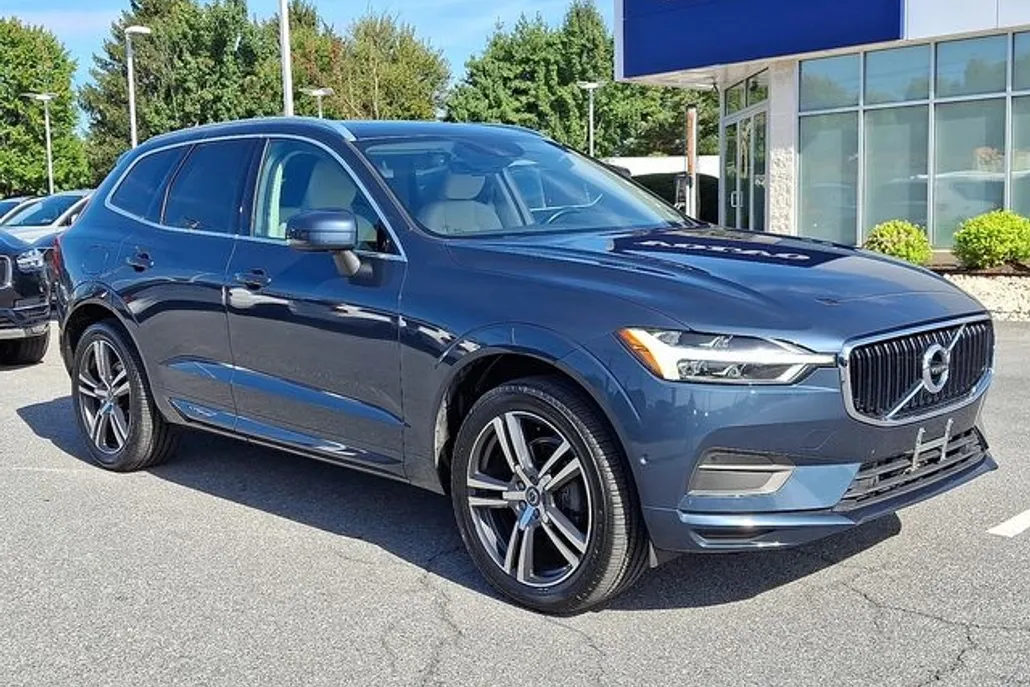 2019 Volvo XC60 T5 Momentum photo 1