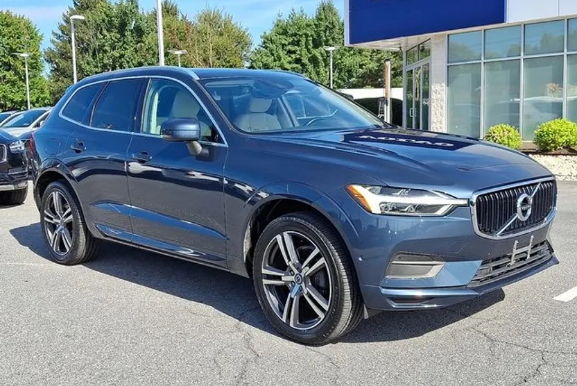 2019 Volvo XC60 T5 Momentum photo 1