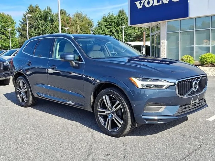 2019 Volvo XC60 T5 Momentum photo 1