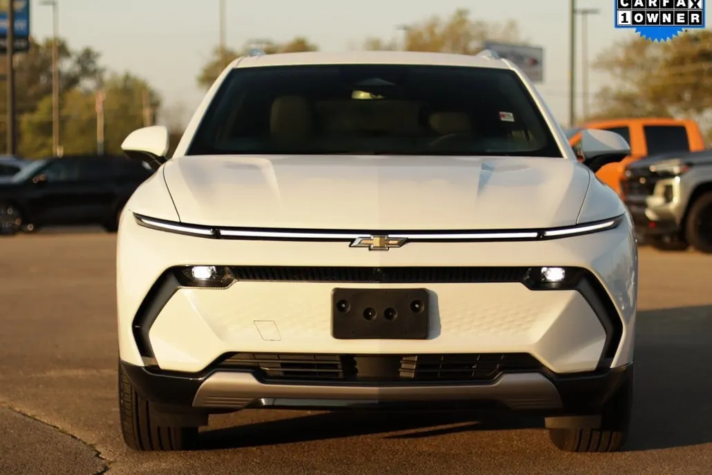2025 Chevrolet Equinox LT photo 1