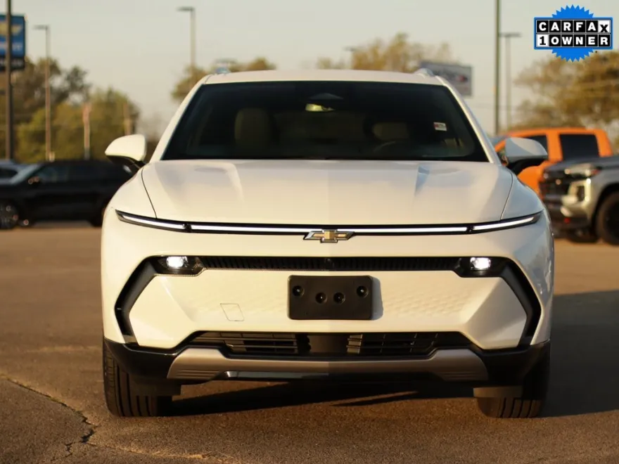 2025 Chevrolet Equinox LT photo 1