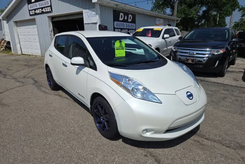 2017 Nissan Leaf S photo 1