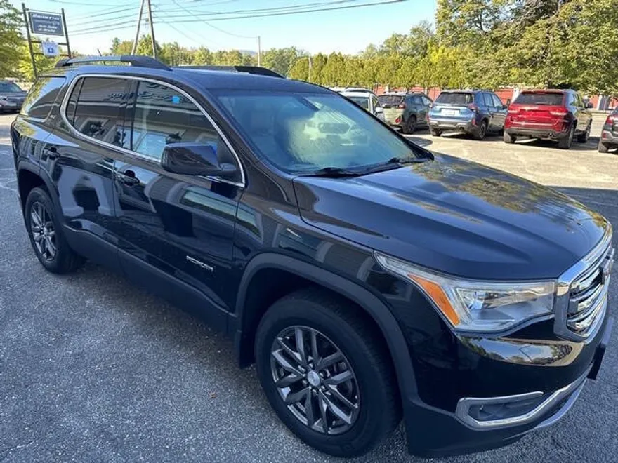 2017 Gmc Acadia SLT photo 1