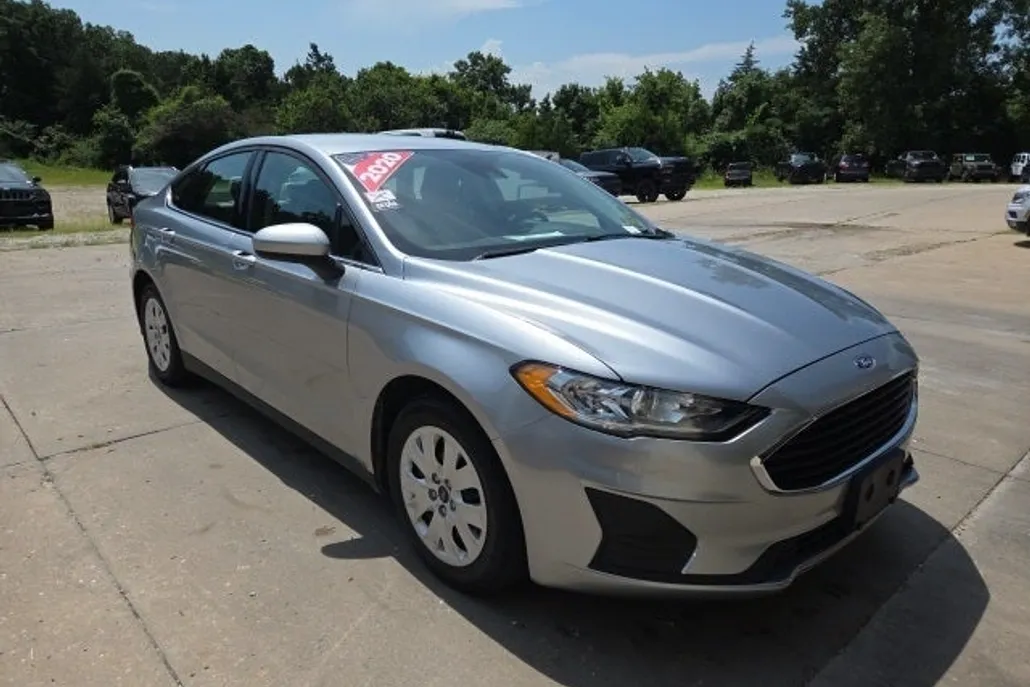 2020 Ford Fusion S photo 1