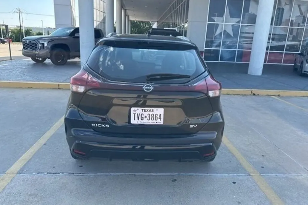 2024 Nissan Kicks SV photo 1