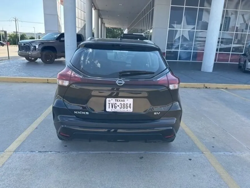 2024 Nissan Kicks SV photo 1