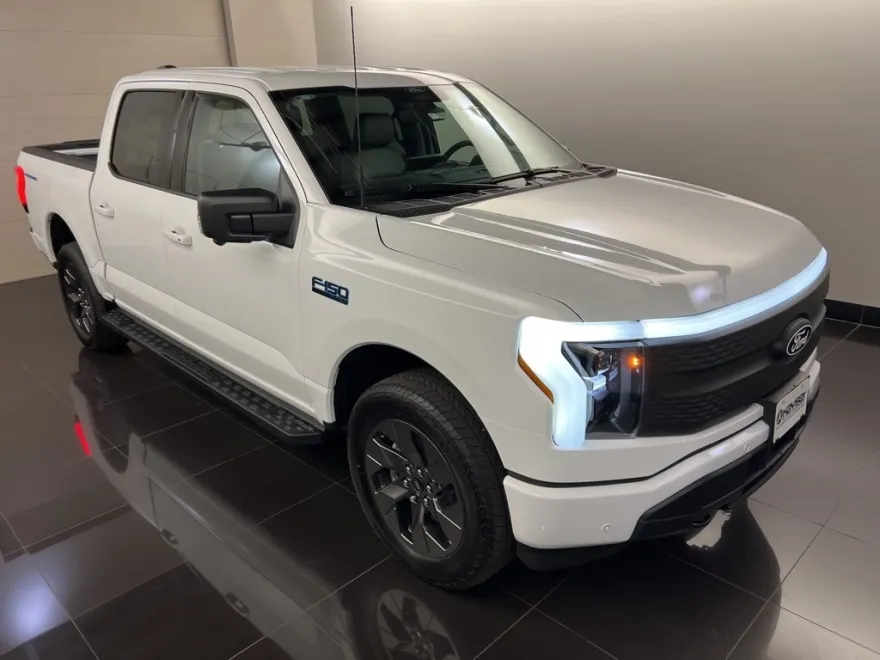2025 Ford F-150 Lightning photo 1