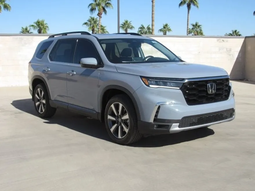 2025 Honda Pilot Touring photo 1