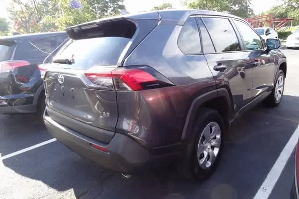 2023 Toyota RAV4 LE photo 1