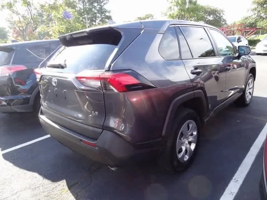 2023 Toyota RAV4 LE photo 1