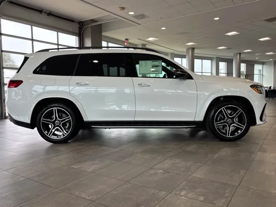 2025 Mercedes Benz GLS 450 4MATIC photo 1