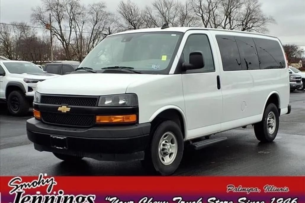 2023 Chevrolet Express Passenger 3500 photo 1