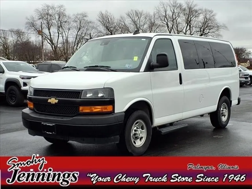2023 Chevrolet Express Passenger 3500 photo 1