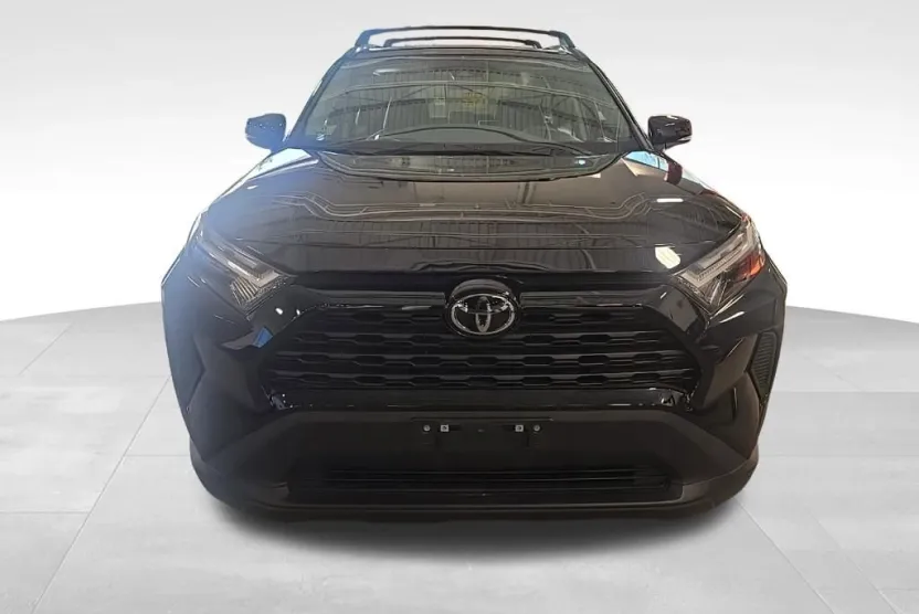 2022 Toyota RAV4 XLE photo 1