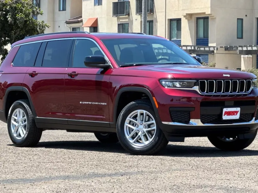 2025 Jeep Grand Cherokee Laredo photo 1