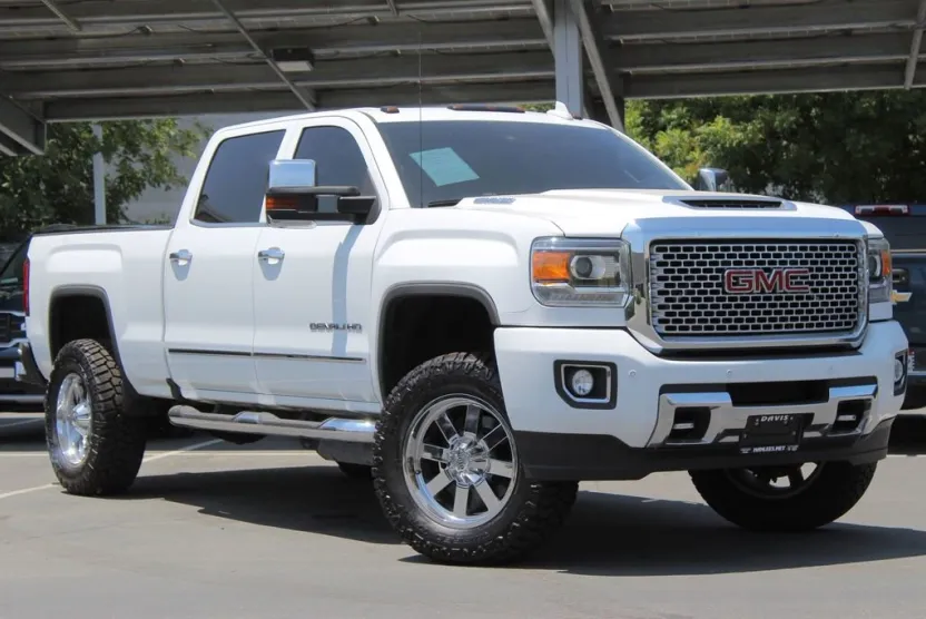 2017 Gmc Sierra 2500 HD Denali photo 1