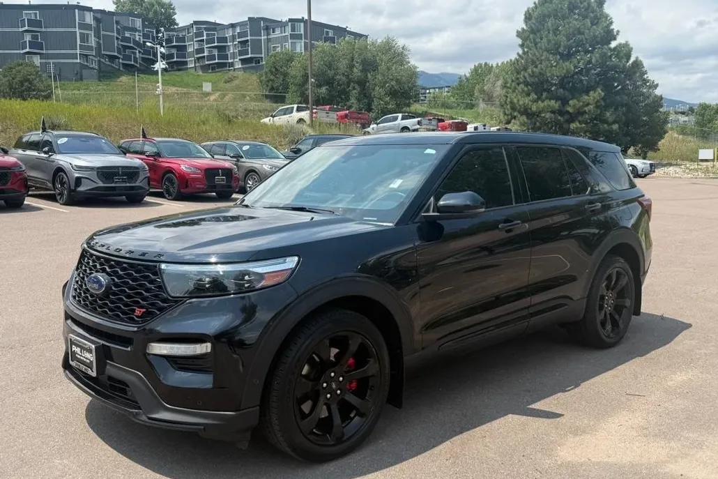 2021 Ford Explorer ST photo 1
