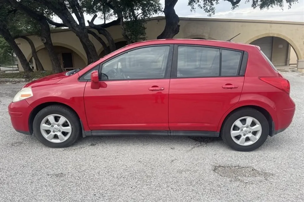 2007 Nissan Versa S photo 1