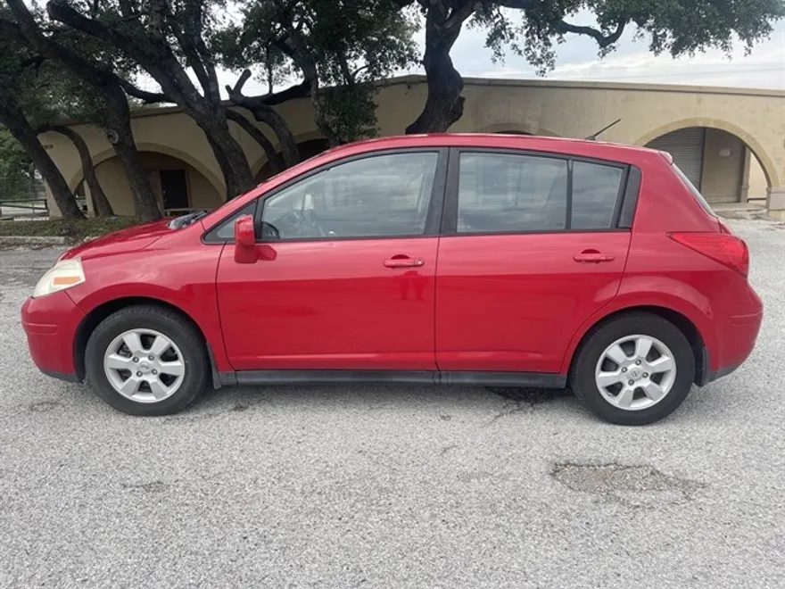 2007 Nissan Versa S photo 1