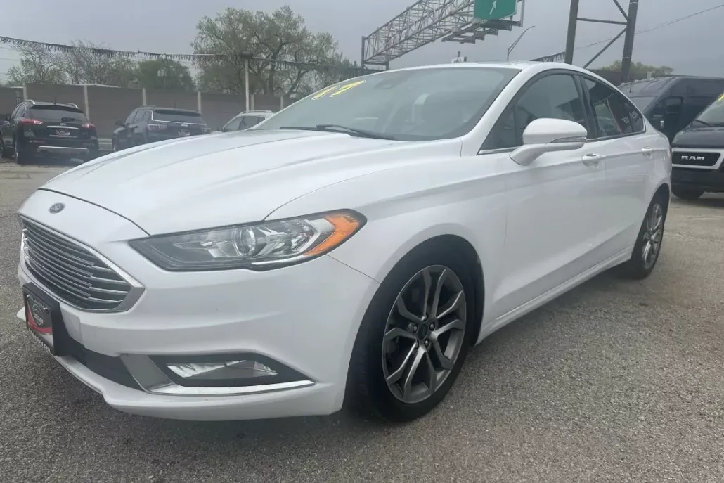 2017 Ford Fusion SE photo 1