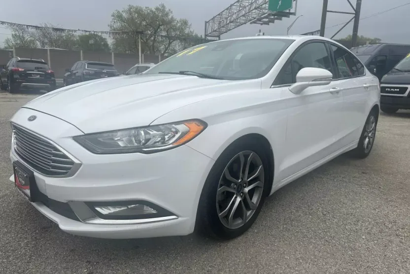2017 Ford Fusion SE photo 1
