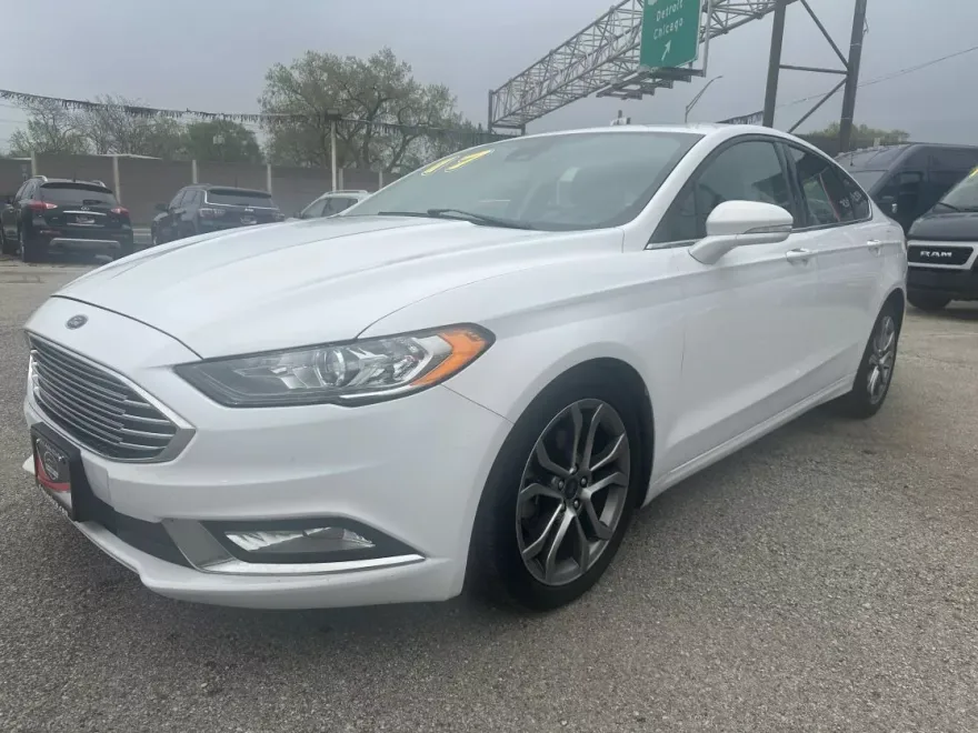 2017 Ford Fusion SE photo 1