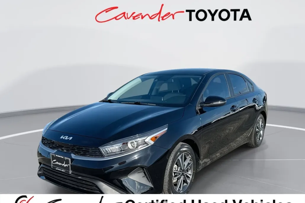 2023 Kia Forte LXS photo 1