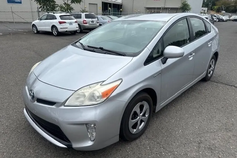 2013 Toyota Prius One photo 1
