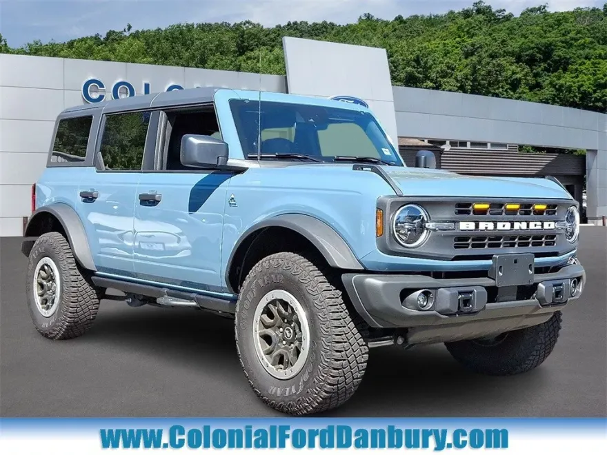 2023 Ford Bronco Black Diamond photo 1