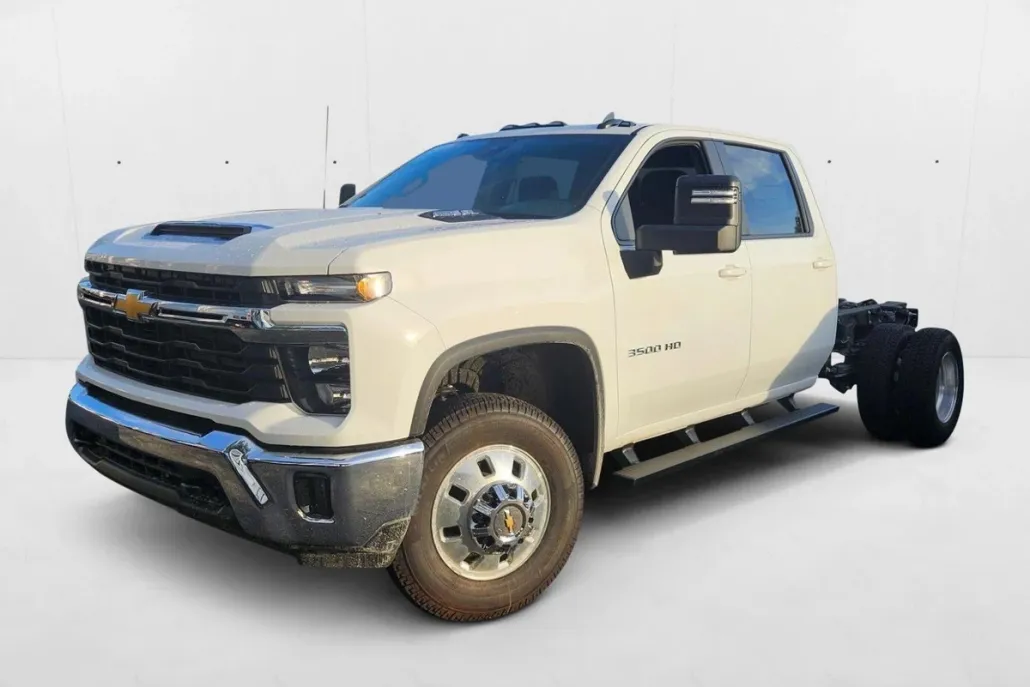 2025 Chevrolet Silverado 3500HD LT photo 1