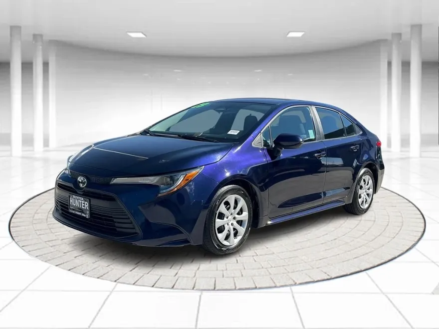 2023 Toyota Corolla LE photo 1