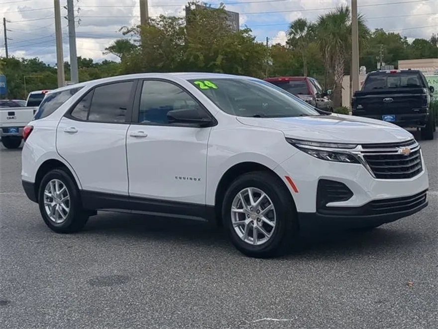 2024 Chevrolet Equinox LS photo 1