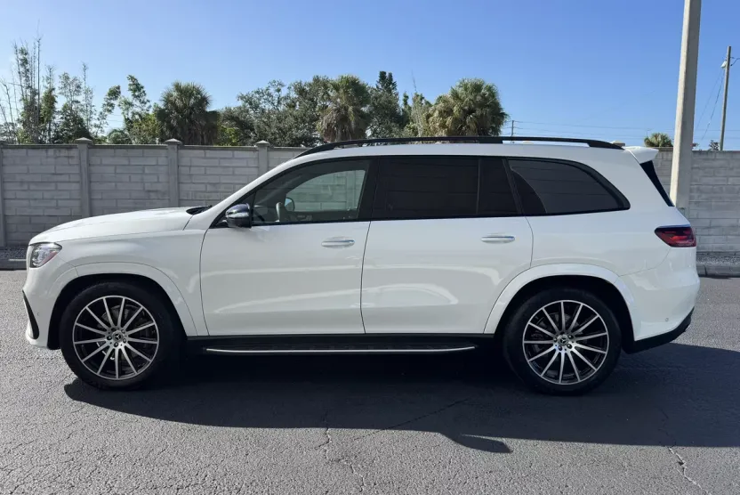 2024 Mercedes Benz GLS 450 photo 1