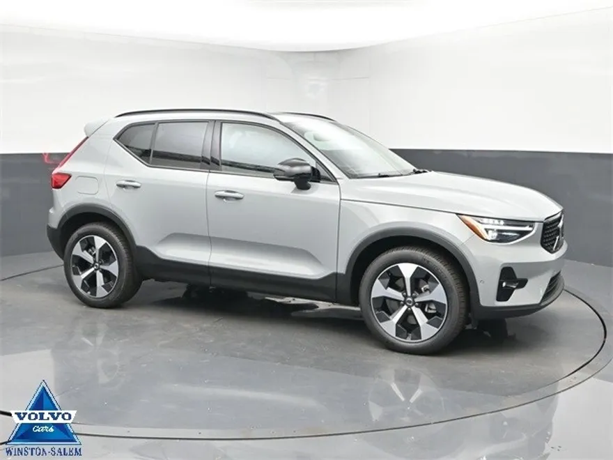 2026 Volvo XC40 Plus photo 1